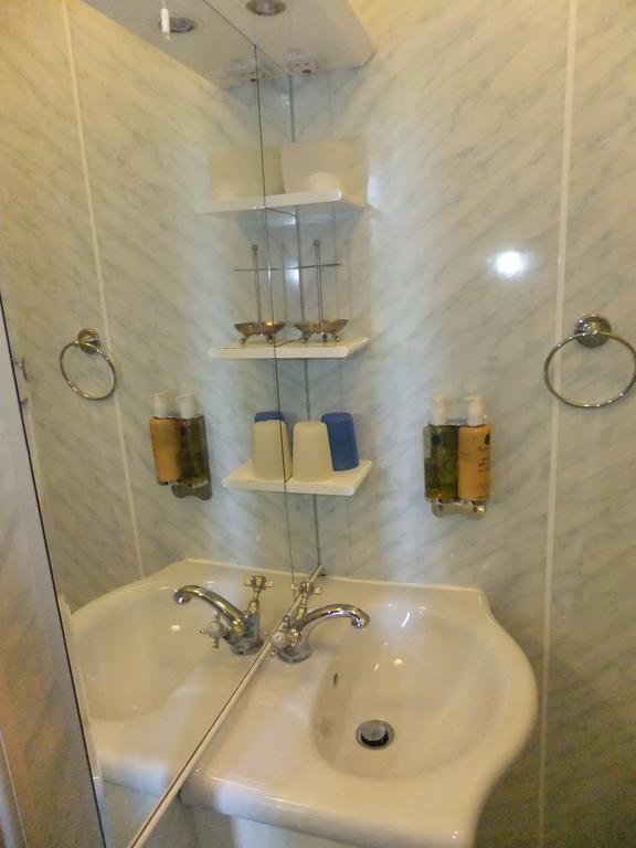 Elgin Villa Bath Room photo
